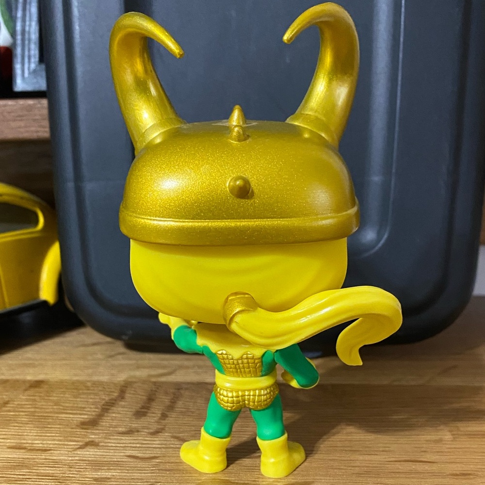 Funko Pop Loki with Gold Horned Helmet - Picture 6 of 7
